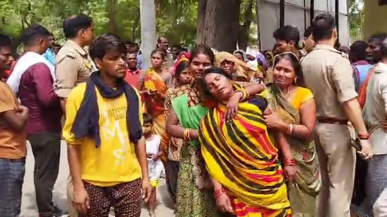 Fatehpur: चाकुओं से ताबड़तोड़ हमले में घायल की हुई थी मौत, पुलिस की कार्यशैली से ग्रामीण नाराज, डीएम से की शिकायत