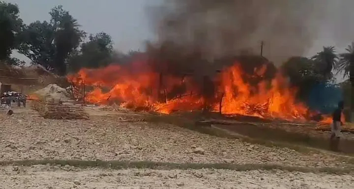 बहराइच: अग्निकांड में नकदी और समान जलकर राख