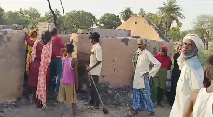 बहराइच अग्निकांड में नकदी और समान जलकर राख (2)