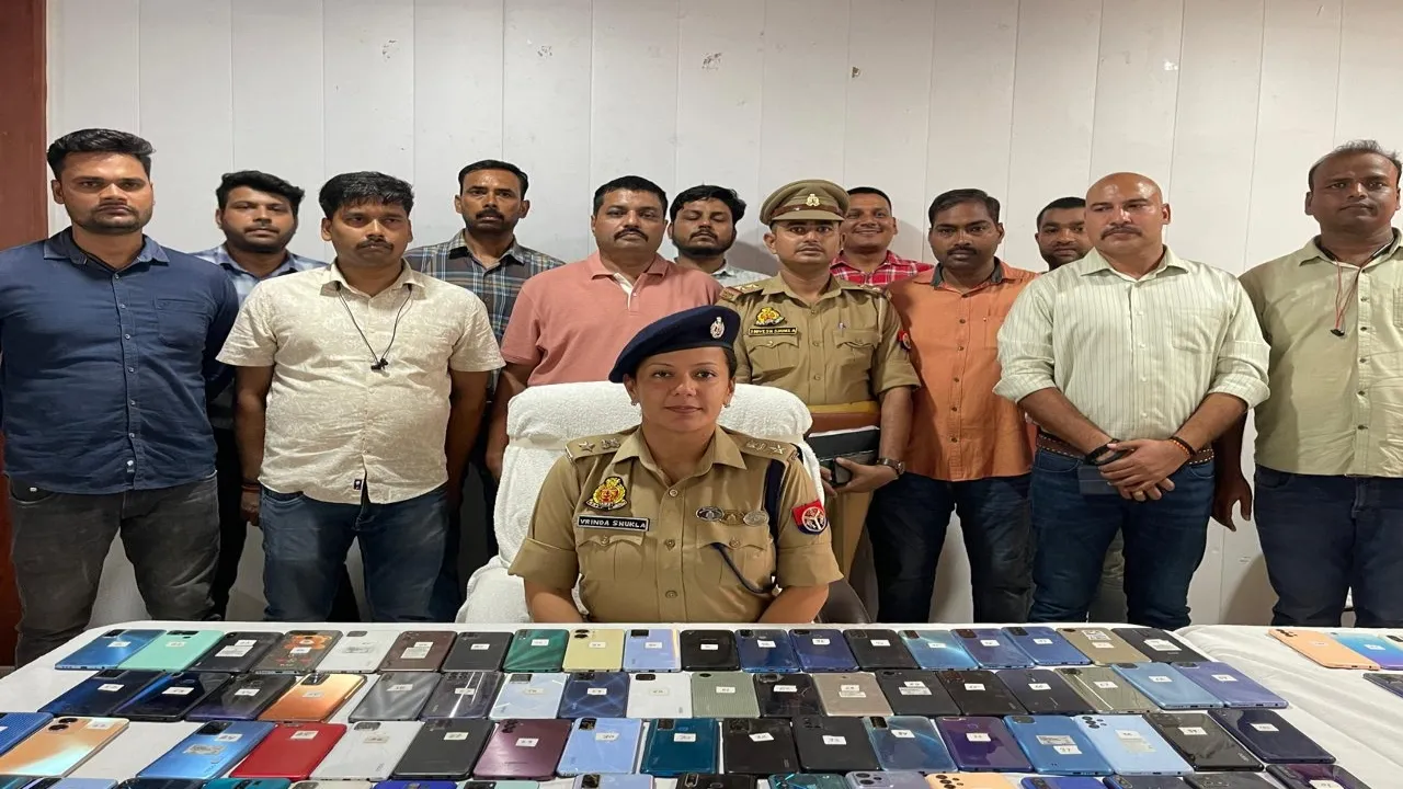 पुलिस ने लौटाई खोई हुई मुस्कान, 112 मोबाइल किए बरामद 