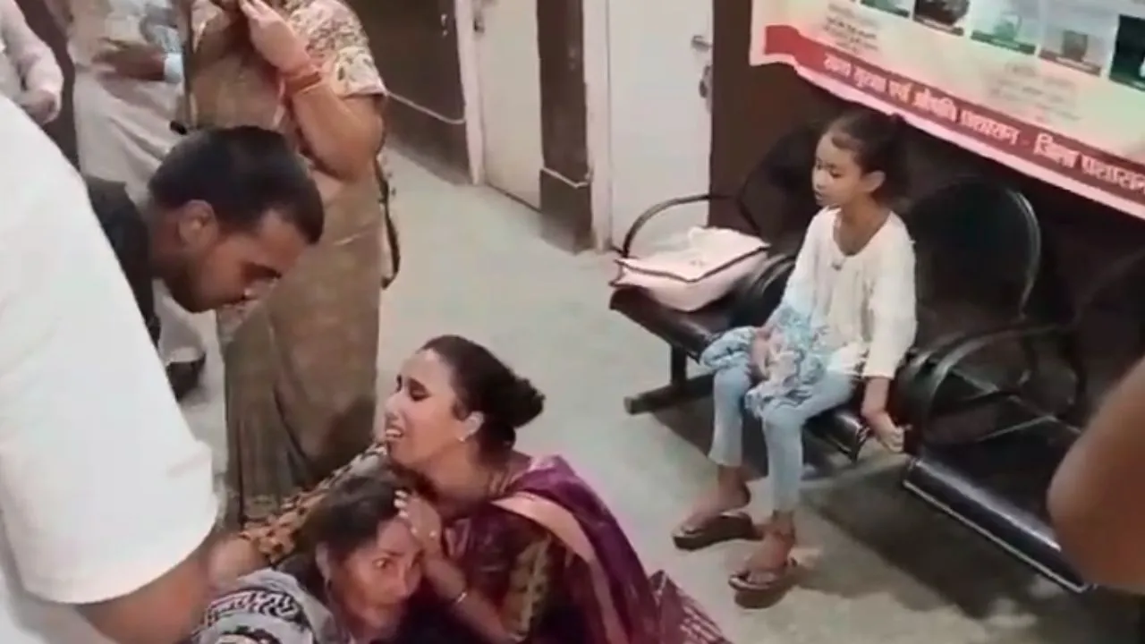 Banda: आकाशीय बिजली की चपेट में आने से चाचा-भतीजे की मौत, तीसरा गंभीर रूप से झुलसा, अस्पताल में भर्ती