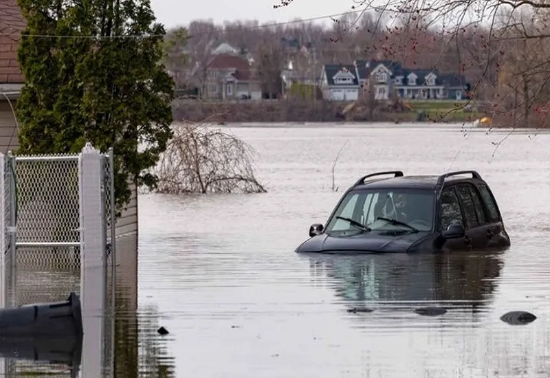 बाढ़ से आयोवा में लोग घर छोड़ने के लिए मजबूर, अमेरिका के अधिकतर हिस्से में भीषण गर्मी 
