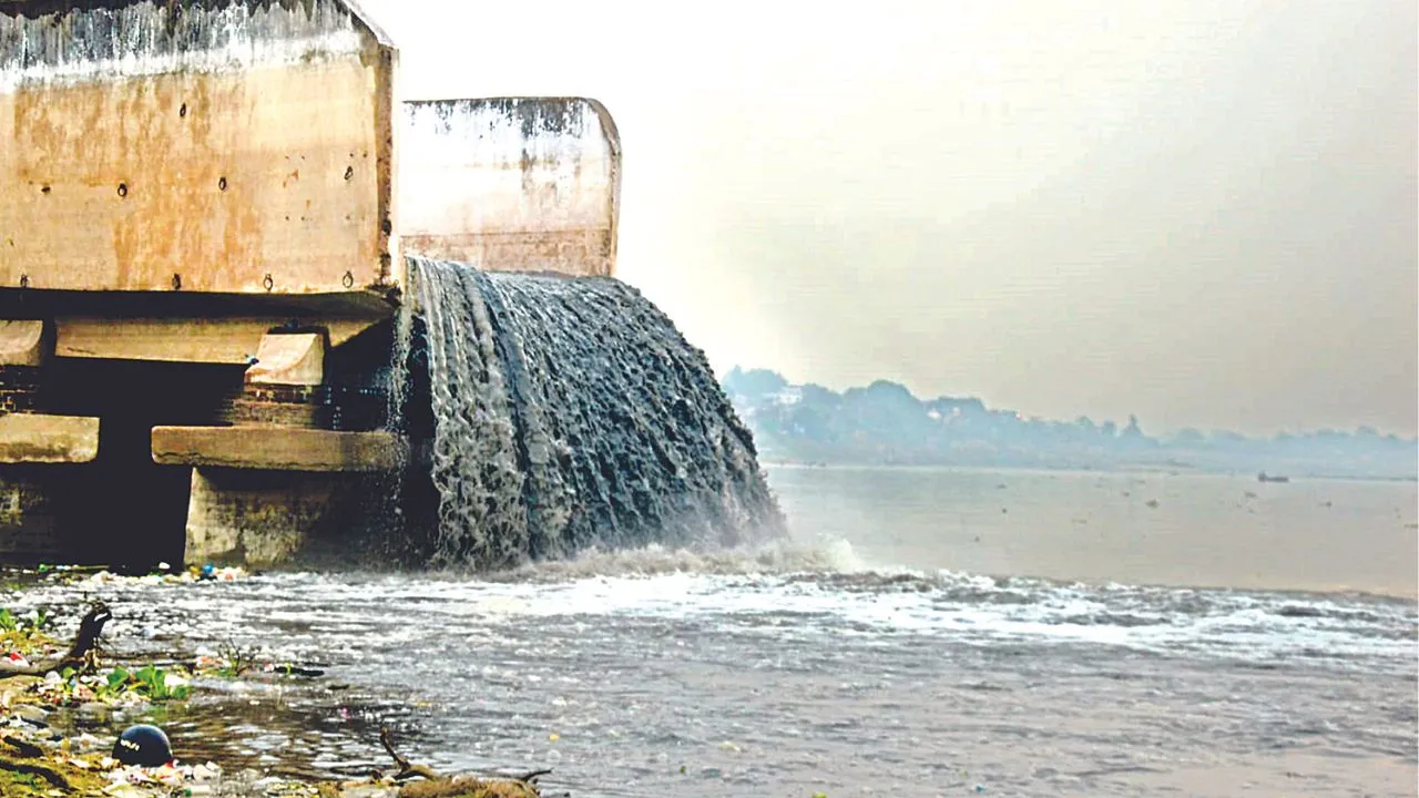 Kanpur: पानी बढ़ा तो गंगा में खोल दिया सीसामऊ नाला, बारिश की वजह से करोड़ों लीटर सीवेज व वर्षा जल नदी में गिरा