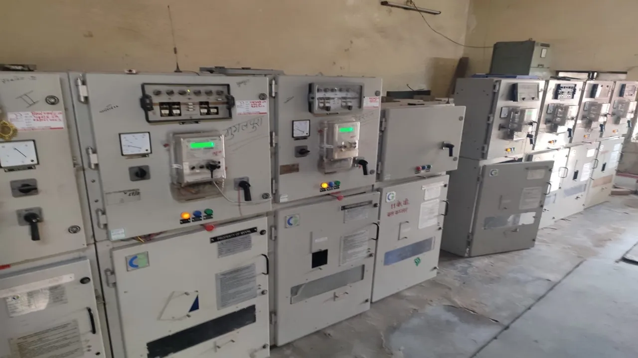 बिजली की जद्दोजहत : 50 हजार की आबादी ने झेला 12 घंटे की कटौती का दर्द        