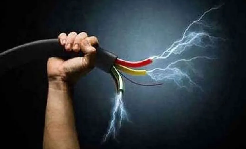 बदायूं: मूंगफली प्लांट में एचटी लाइन की चपेट में आकर मजदूर की मौत, परिजनों में मचा कोहराम 