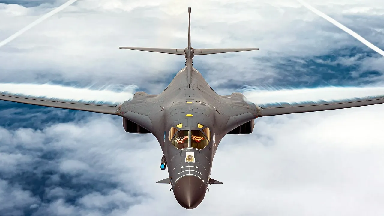 उत्तर कोरिया के साथ बढ़ते तनाव के बीच अमेरिका ने हवाई अभ्यास किए