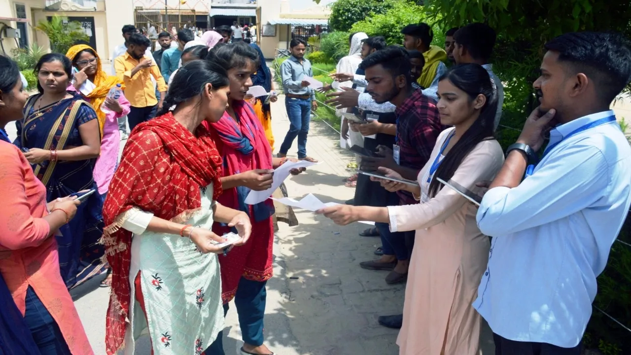  बीएड प्रवेश परीक्षा : लगभग 11 फीसदी ने छोड़ी परीक्षा, कहीं सामने नहीं आई अनियमितता  