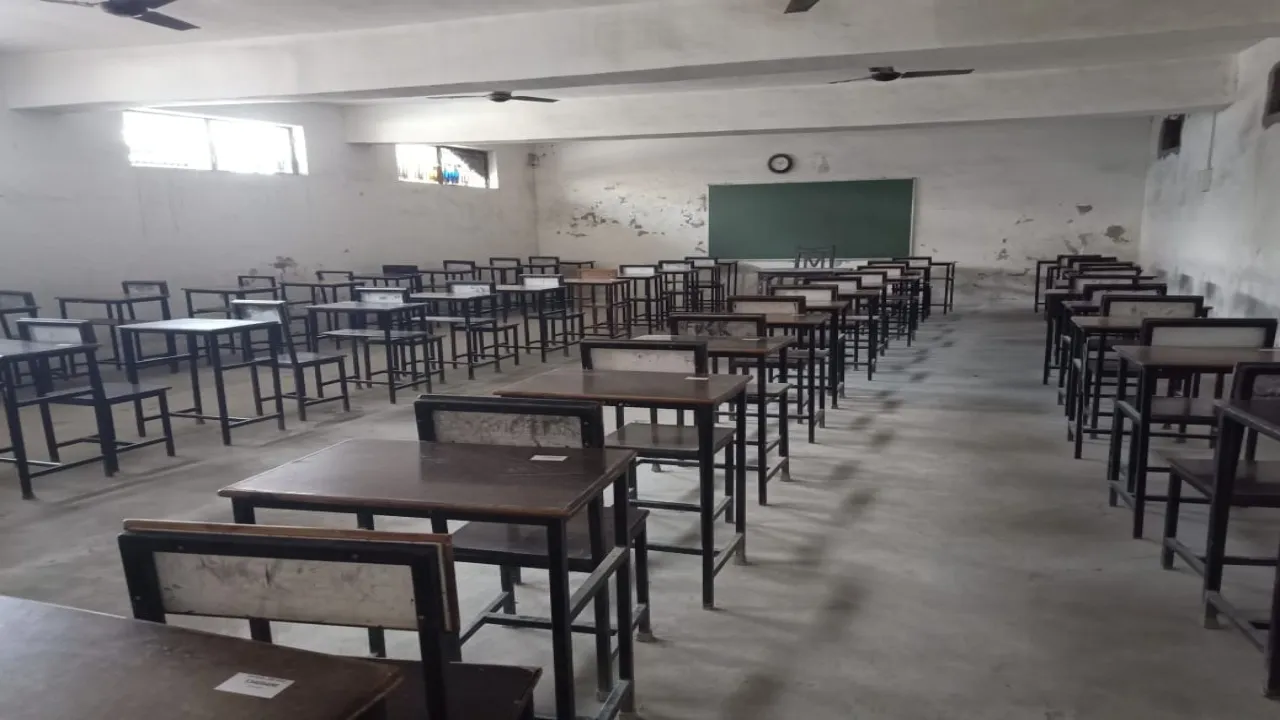 अयोध्या : यहां नहीं चलता अपर मुख्य सचिव का आदेश, अतिरिक्त शिक्षकों से कार्य न लेने का मामला