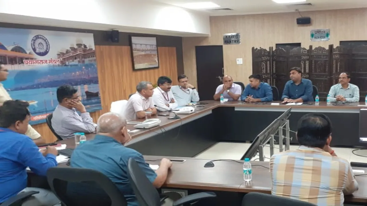 राजभाषा कार्यान्वयन समिति की बैठक : हिंदी हमारी मातृभाषा है जिसे हम नैसर्गिक रूप में प्रकट कर सकते हैं