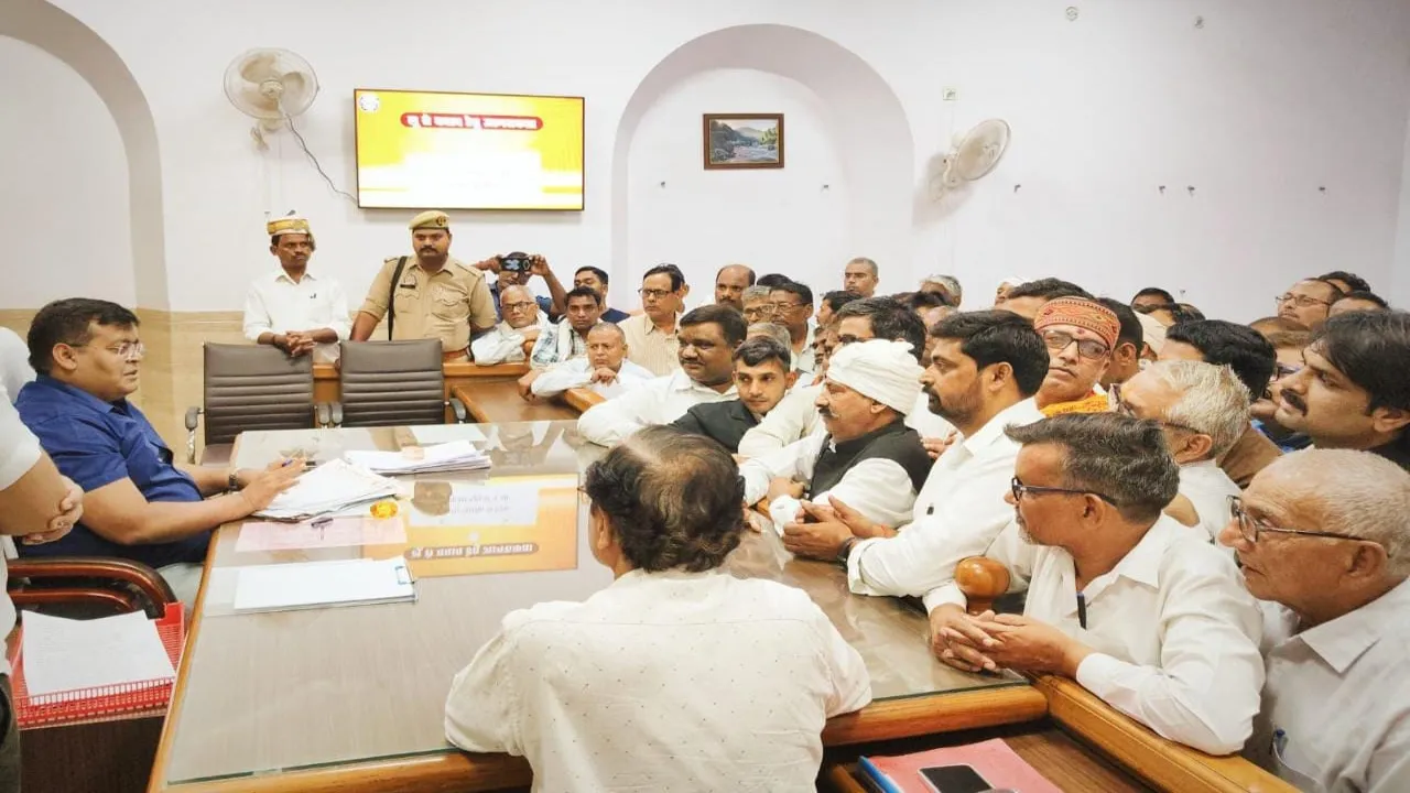 प्रतापगढ़ : सोनपुर में ब्राम्हण महापंचायत का अल्टीमेटम, सौंपा मांगपत्र