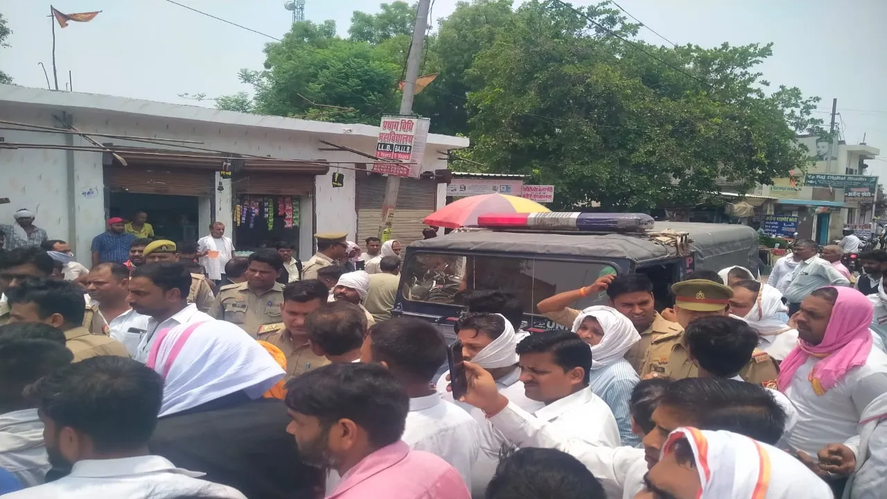 भूमि कब्जा करने का विरोध करने पर  पिता–पुत्र अधिवक्ता के साथ हुई मारपीट