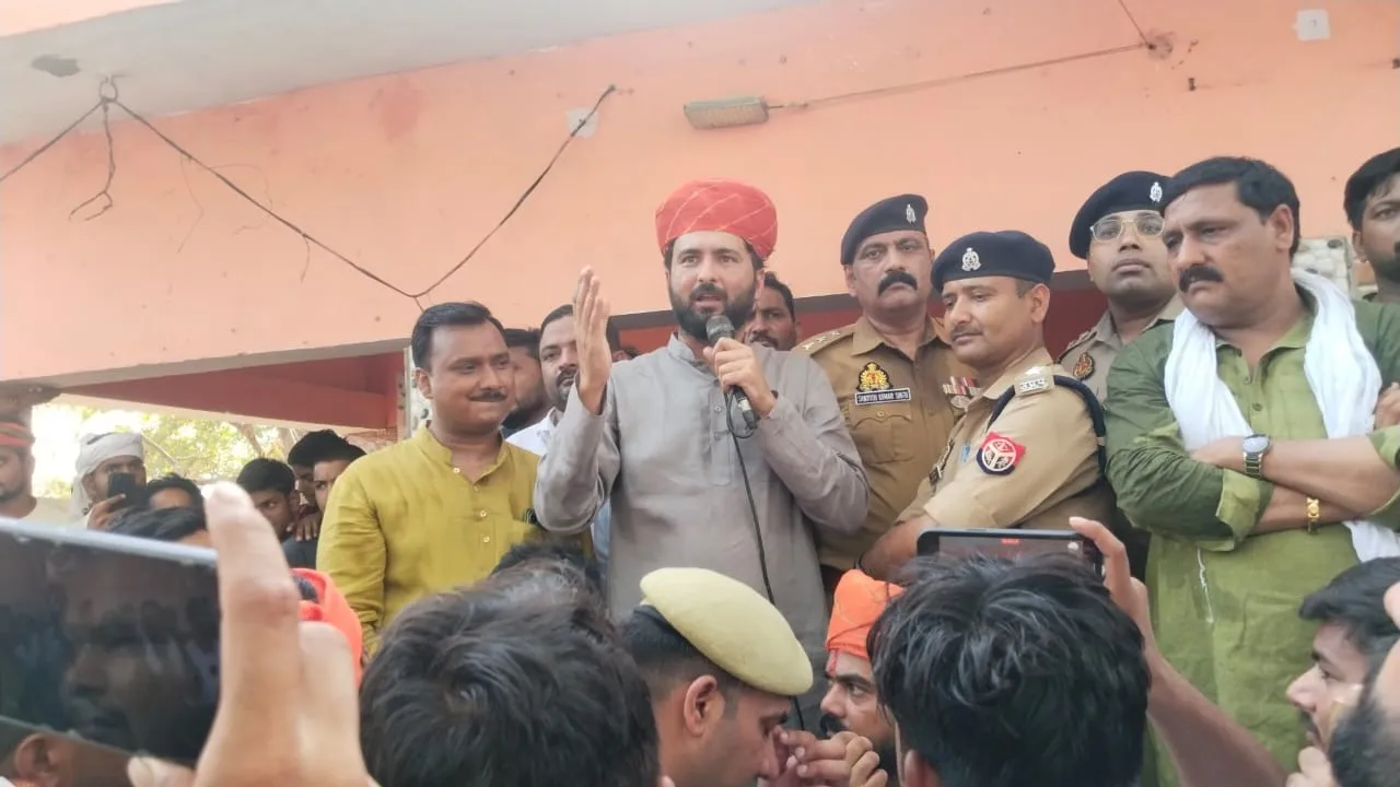 युवराज हत्याकांड: दंगा भड़काने की कोशिश, बसपा नेता और उनके 200 समर्थको पर रिपोर्ट दर्ज