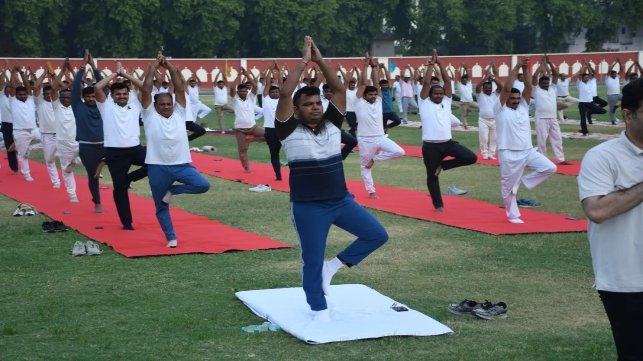 योगा पुलिस कर्मी