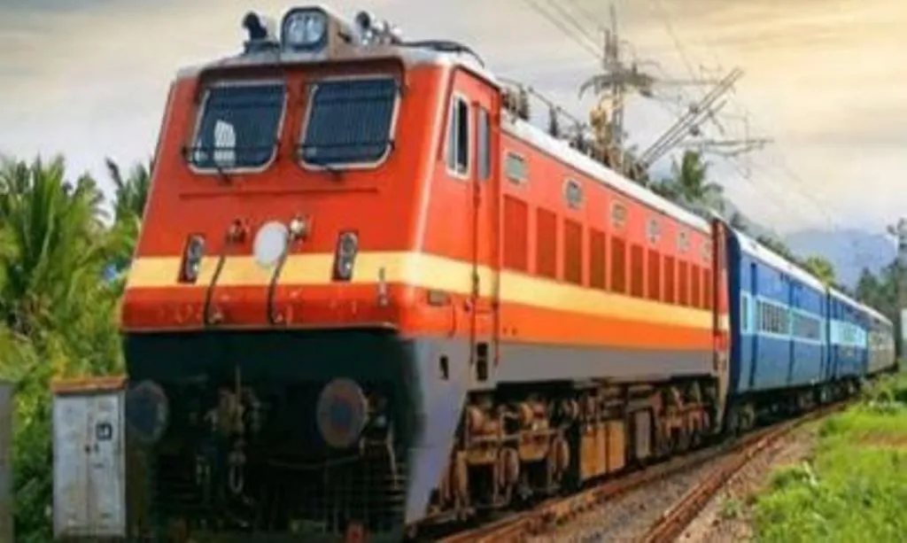 नई समय सारिणी लागू करने के लिए रेलवे ने शुरू की तैयारी, एक जुलाई से बदला जाएगा मुरादाबाद से गुजरने वाली 20 ट्रेनों का समय