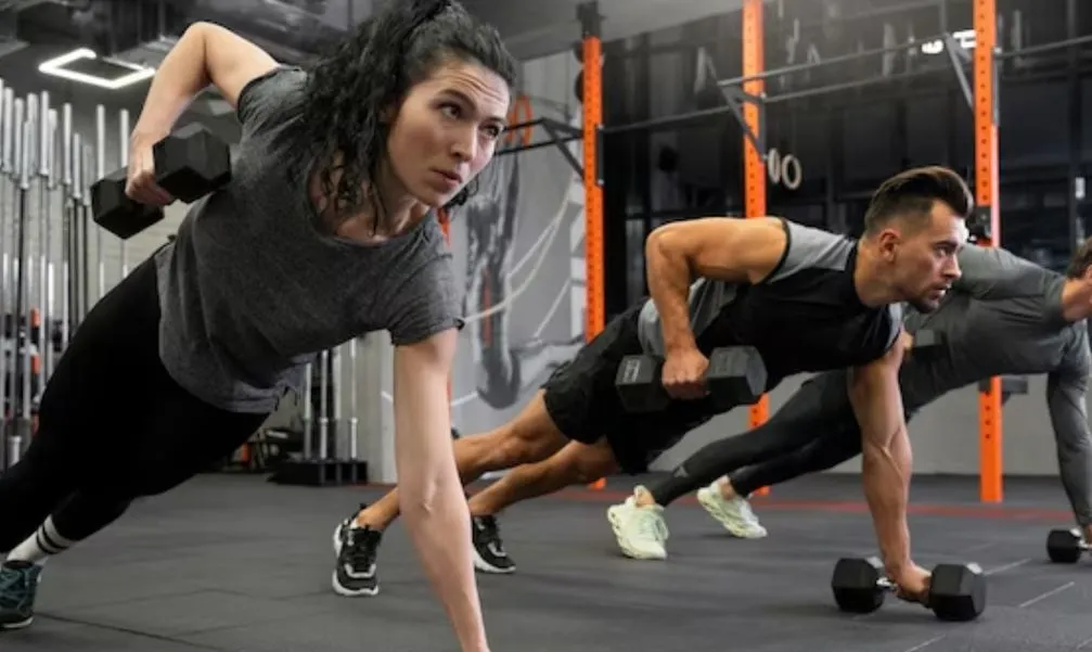 जिम में घटों पसीना बहाने से मिलेगा छुटकारा, घर के इन छोटे-छोटे कामों को कर खुद को रखें फिट