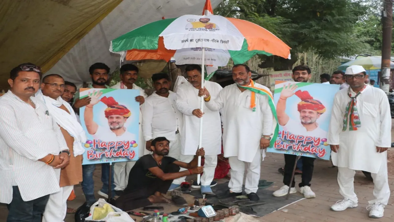 राहुल गांधी का जन्मदिन : मरीजों को बांटे फल और जूते-चप्पला कारीगर को भेंट किया छाता