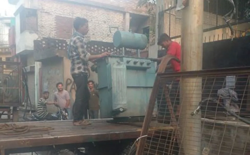 बरेली: ओवरलोडिंग से किला क्षेत्र में तीन दिन में फुंके तीन ट्रांसफार्मर, हालात बेकाबू