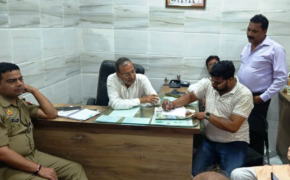 पीलीभीत: व्यापार मंडल चेयरमैन के कार्यालय से पांच लाख की चोरी, कर्मचारी पर जताया शक...छानबीन में जुटी पुलिस 