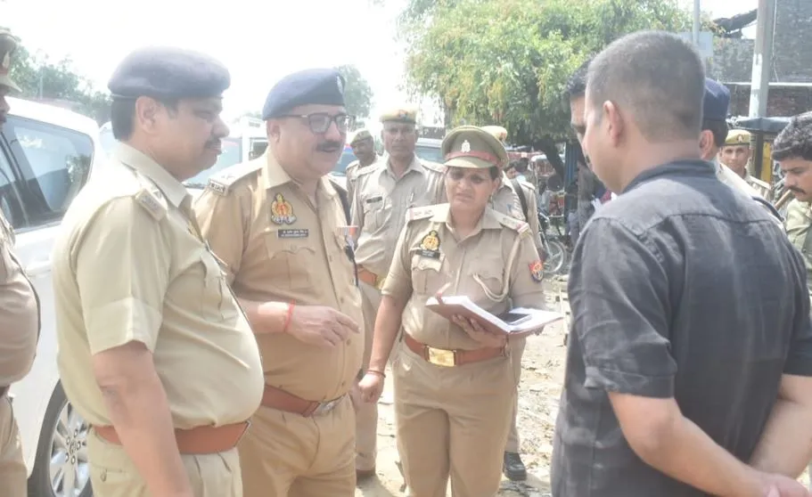 बदायूं: चोरों ने बैंक ऑफ बड़ौदा के ग्राहक सेवा केंद्र को बनाया निशाना, काउंटर पर रखे दो लाख रुपये लेकर हुए फरार