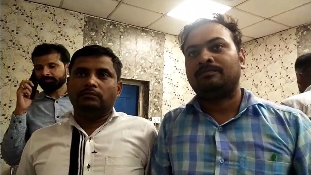 बाराबंकी : दाखिल खारिज के नाम पर रिश्वत लेते रंगे हाथों पकड़ा गया लेखपाल