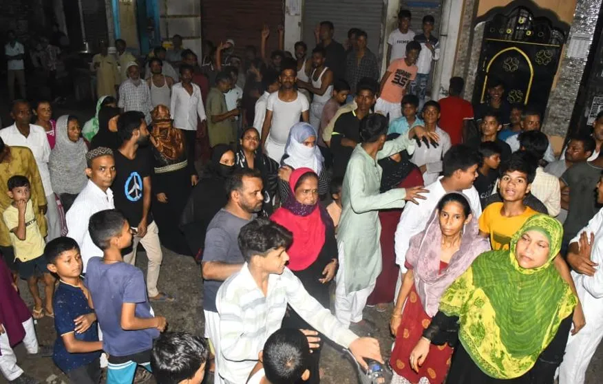 बरेली: कभी ट्रांसफॉर्मर खराब...तो कभी लाइन में फाल्ट, मलूकपुर के लोगों का आधी रात को फूटा गुस्सा  