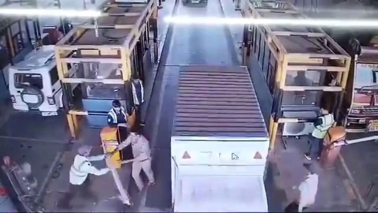 Video: दारोगा की दबंगई का वीडियो आया सामने, रोकने पर जबरन किया यह काम, कर्मचारियों को पीटा भी