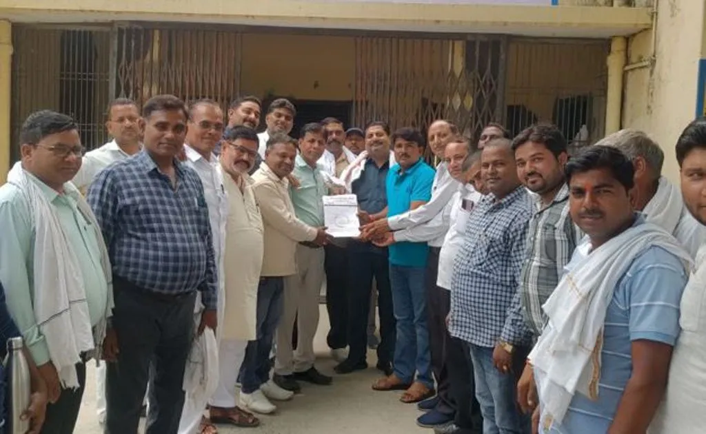 कासगंज: अखिल भारतीय प्रधान संगठन ने वीडीओ को दिया ज्ञापन, मुख्यमंत्री से मांगों को पूरा किए जाने की लगाई गुहार