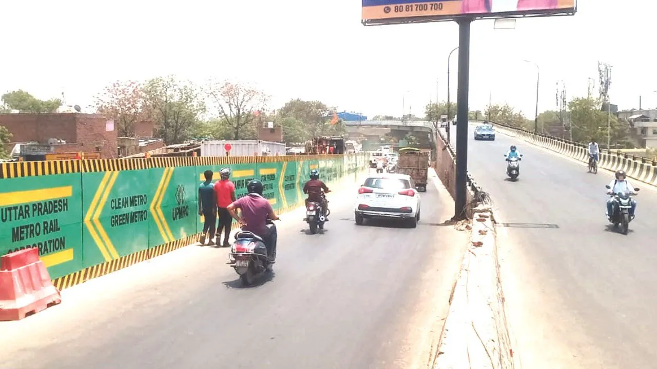 Kanpur: विजय नगर से शास्त्री चौक का सफर और मुश्किल, मेट्रो व समानांतर पुल निर्माण की वजह से संकरी हुई रोड, राहगीर परेशान