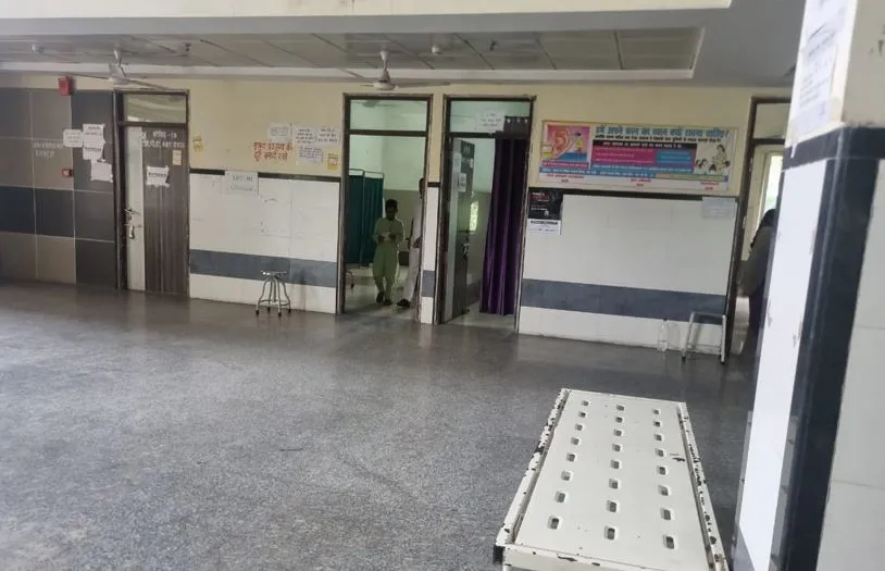 Bareilly News: अनियमितताओं पर तीन सौ बेड अस्पताल के प्रभारी सीएमएस को हटाया