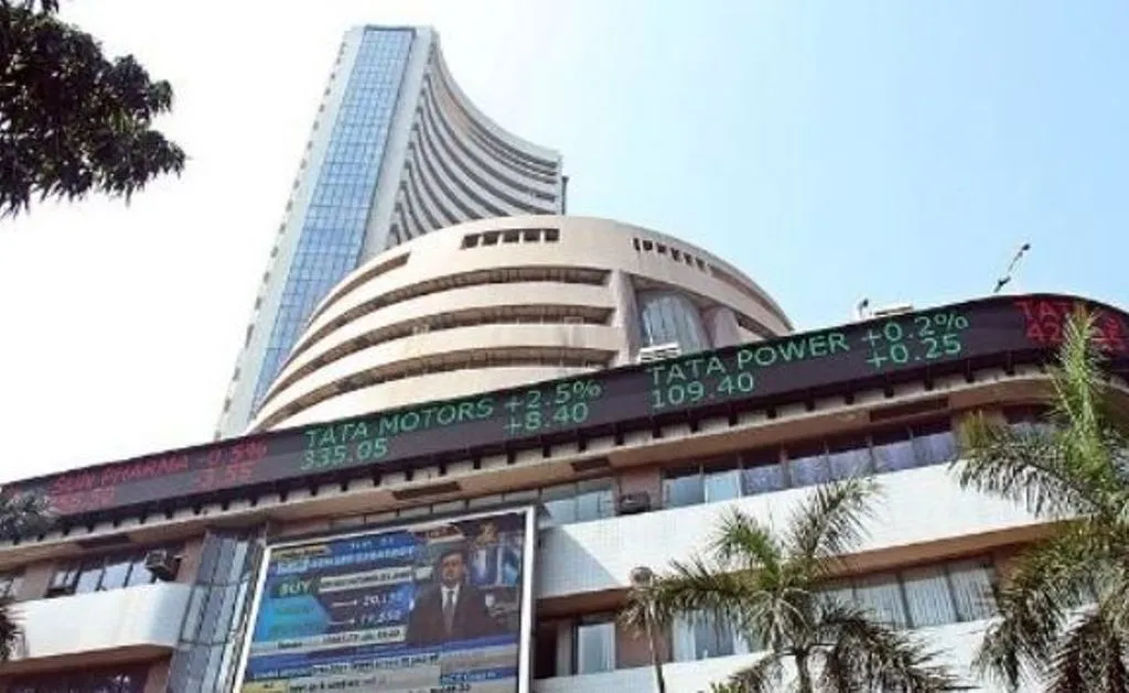Share Market Update: सेंसेक्स शुरुआती कारोबार में 300 अंक चढ़ा, निफ्टी सर्वकालिक उच्चस्तर पर पहुंचा