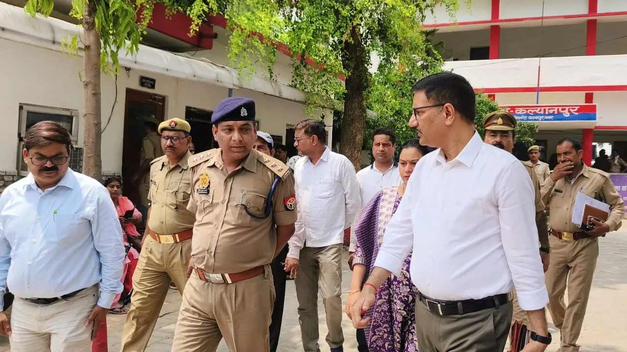 Kanpur: 'फरियादियों की शिकायतें मेरे कार्यालय तक न पहुंचे, जिम्मेदारी से करें समाधान', डीएम ने अधिकारियों को दिए सख्त निर्देश