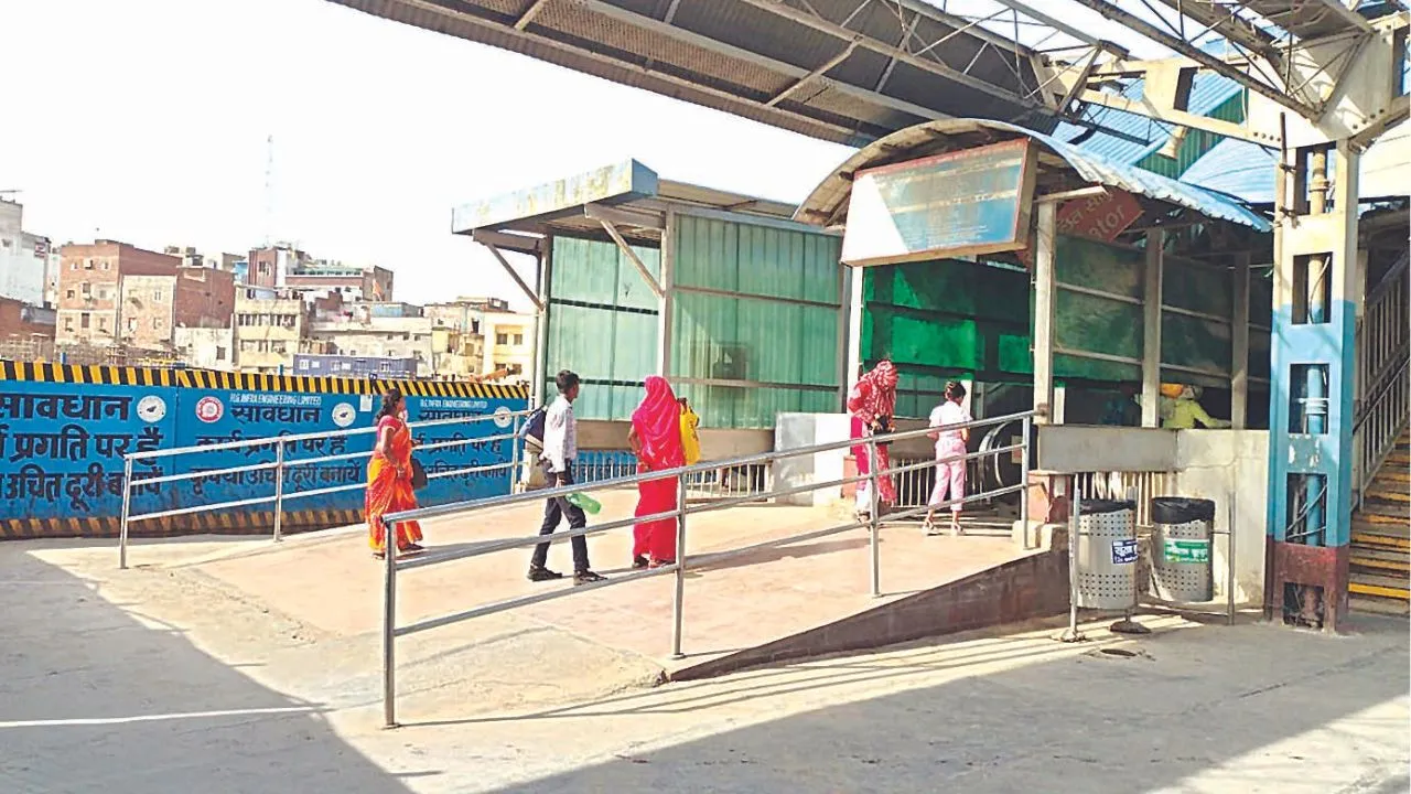 Kanpur: सेंट्रल पर बदलेगा सुरंग का प्रवेश व निकास द्वार, प्लेटफार्म 11 बनने से आउटर पर नहीं रुकेंगी ट्रेनें, टूटेगी पार्सल बिल्डिंग  