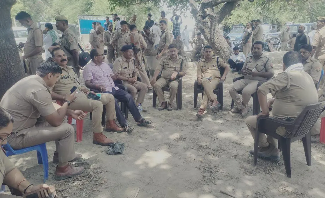 हत्या के बाद पुलिस फोर्स तैनात