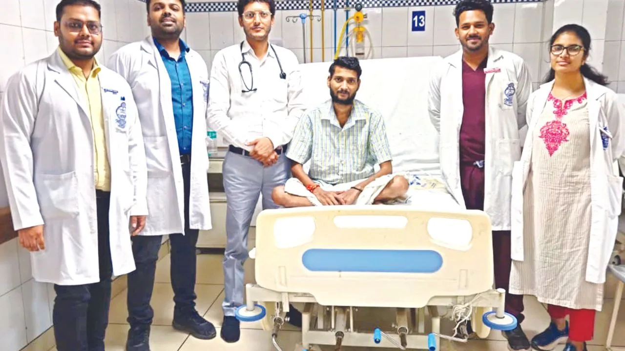 Kanpur: सीने में लगी गोली पेट में पहुंची, युवक के फेफड़े, अमाशय व लिवर को पहुंचा था नुकसान, हैलट में डॉक्टरों ने बचाई जान