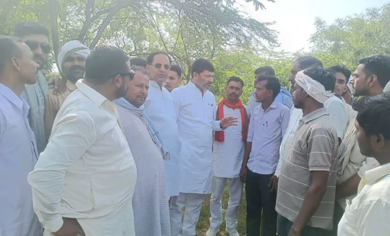 Bareilly News: सांसद ने इफको प्रबंधन के सामने रखीं किसानों की मांगें, जमीन का मुआवजा और दूषित पानी की बताई समस्या