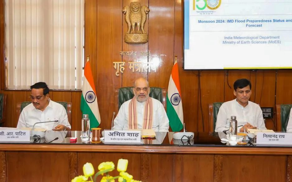 गृह मंत्री अमित शाह ने की बाढ़ से निपटने की तैयारियों की समीक्षा