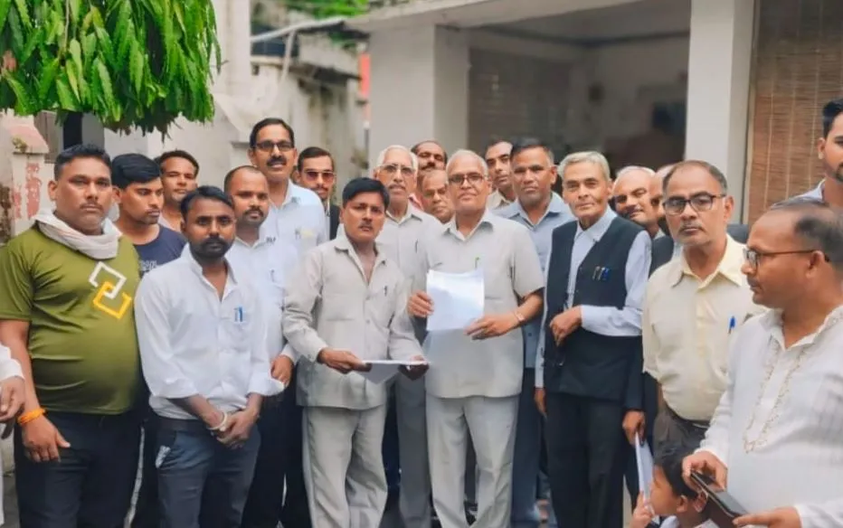 बरेली: पुराने संसद भवन से डॉ. बीआर अंबेडकर और बापू की मूर्ति हटाने को लेकर विरोध