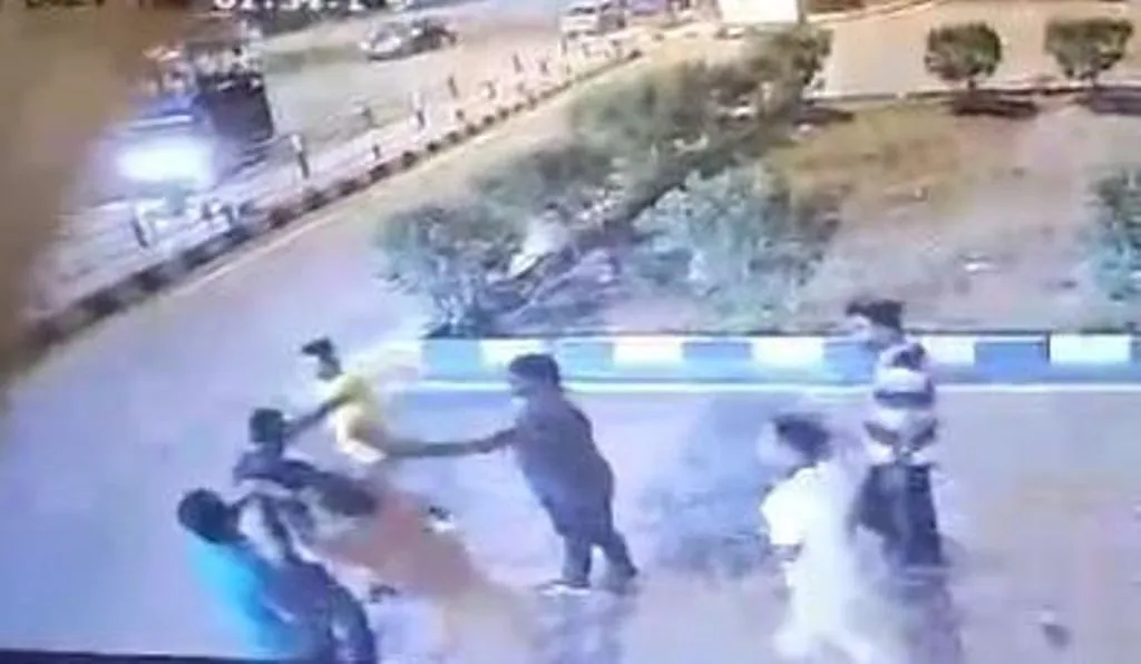 Bareilly News: टोल प्लाजा पर कर्मचारियों से मारपीट और तोड़फोड़, एक नामजद समेत 25 के खिलाफ रिपोर्ट दर्ज