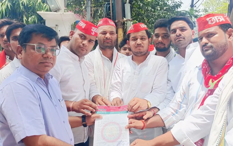 Bareilly News: नीट में अनियमितता की जांच की मांग कर सछास ने किया प्रदर्शन