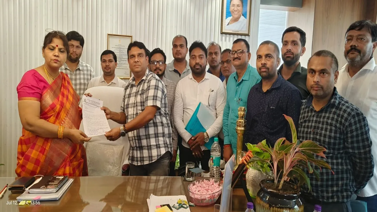 NHM: स्थानांतरण की मांग को लेकर आक्रोशित हैं संविदा कर्मचारी, मिशन निदेशक से मिलकर कही यह बात