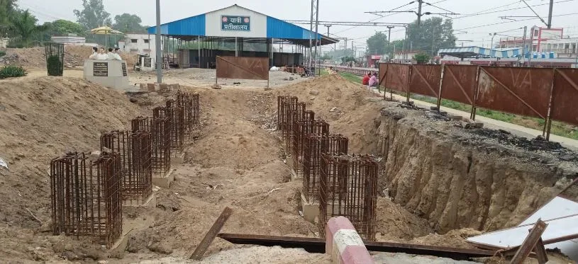 शाहजहांपुर: सात माह में स्वचालित सीढ़ियों का सपना कैसे पूरा होगा? डीआरएम के आदेश के बाद कार्य में तेजी नहीं