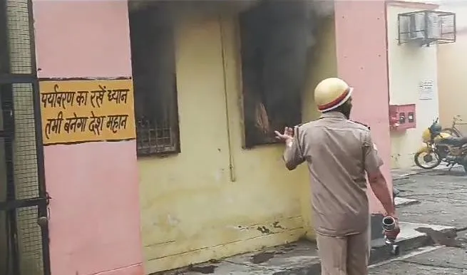 मुरादाबाद: जिला अस्पताल के ट्रामा सेंटर में लगी भीषण आग, फायर ब्रिगेड ने एक घंटे में पाया काबू 