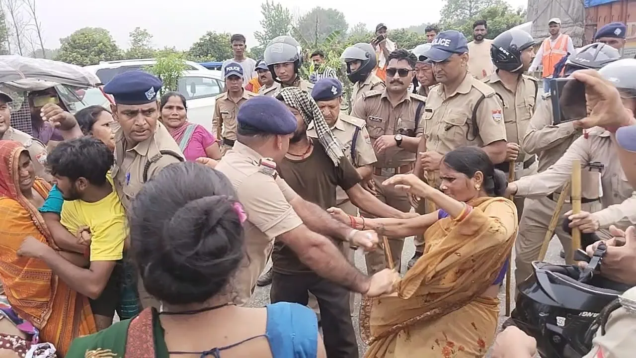 रुद्रपुर: अतिक्रमण ध्वस्तीकरण के दौरान कोतवाल ने मारा महिला को धक्का, भड़क उठे विधायक
