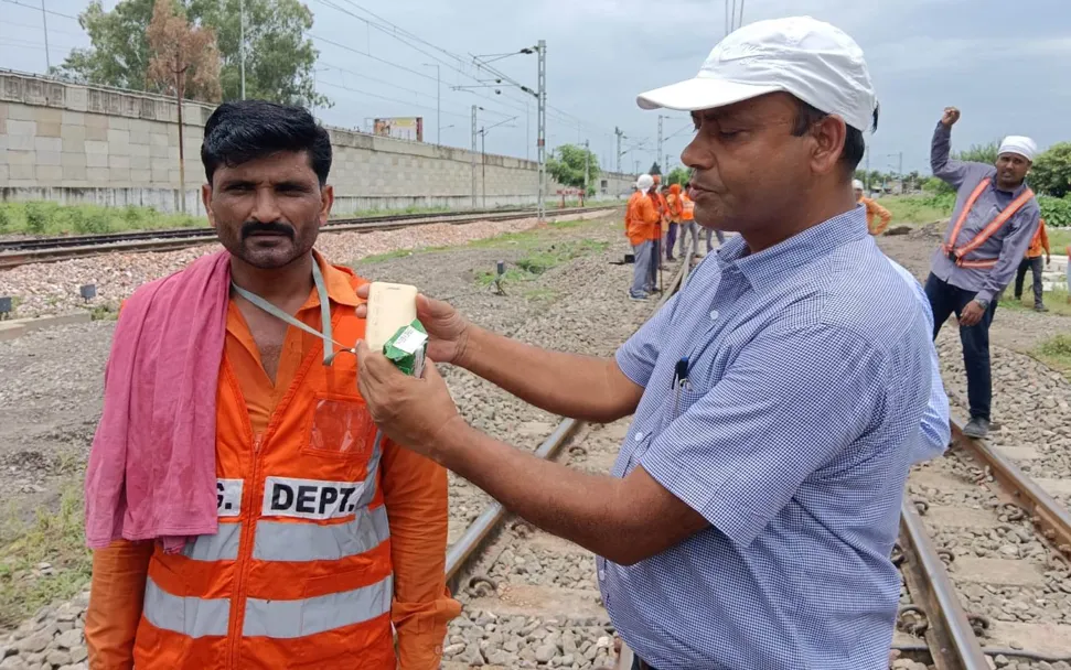 बरेली: एक बटन दबाने पर तय होती है रेल यात्रियों की सुरक्षा की गारंटी, अब रिकॉर्डिंग से तय होगी जिम्मेदारी