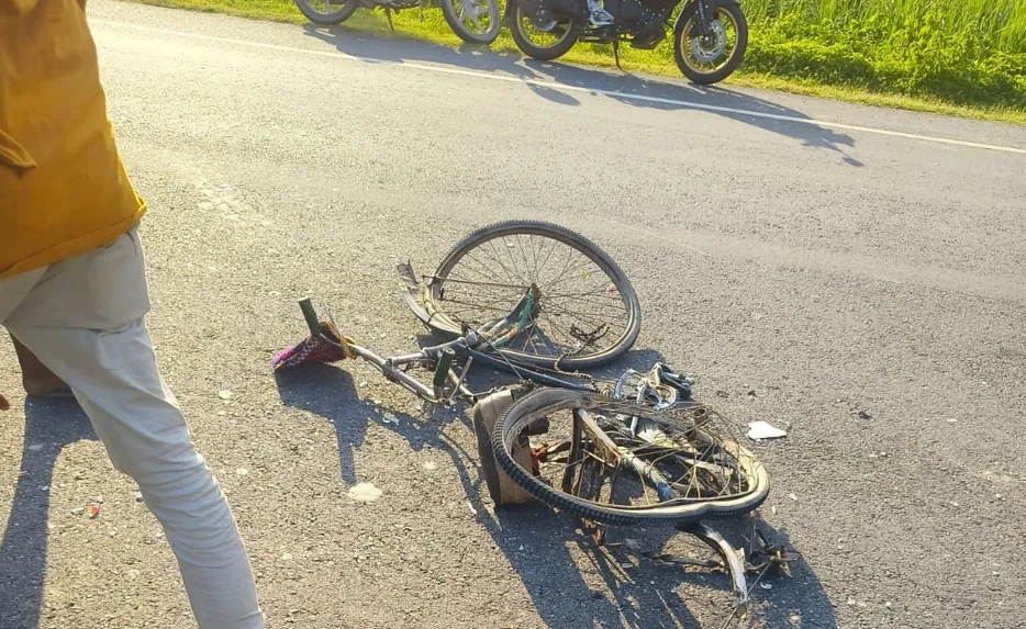 लखीमपुर खीरी: डबल डेकर बस से कुचलकर साइकिल सवार पति-पत्नी की मौत, परिवार में मचा कोहराम
