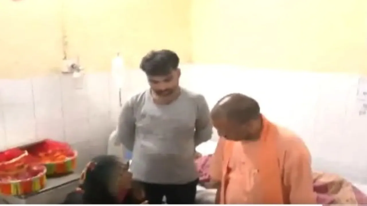 हाथरस सत्संग हादसा: CM योगी ने पीड़ितों का जाना हाल, घायलों की मेडिकल रिपोर्ट के बारे में ली जानकारी