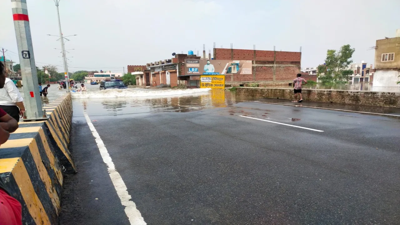 Video: शाहजहांपुर में बाढ़ से हालात बेकाबू, शहर में घुसा पानी