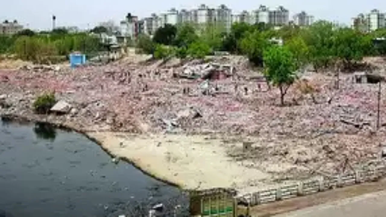 Lucknow news: सीएम योगी ने ध्वस्तीकरण पर लगाई रोक, रिवर बेड की जद में आने वाले भवनों पर हुआ ये निर्णय    