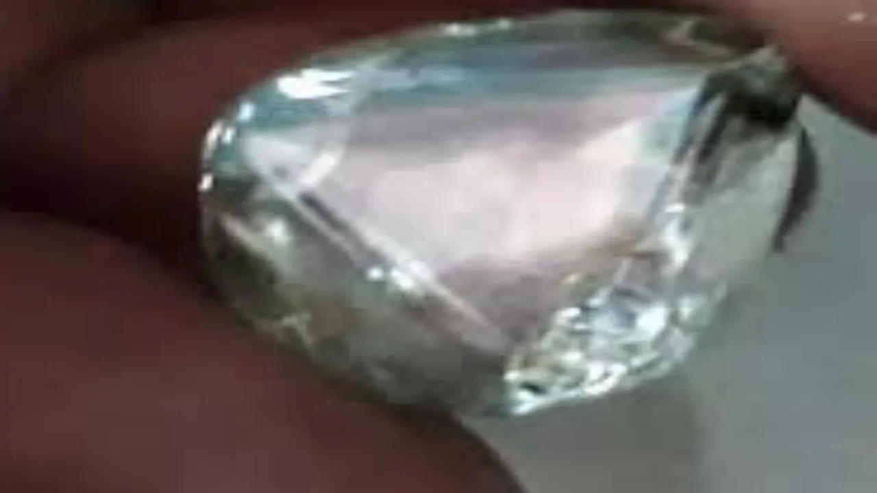 रंक से राजा बना राजू, MP की खदान में मजदूर को मिला बेशकीमती हीरा-10 सालों से बहा रहा है मेहनत कर पसीना    