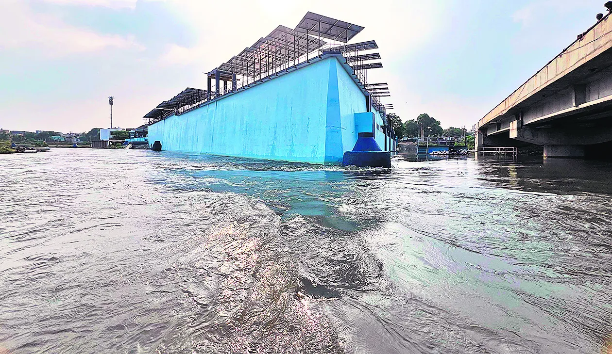 बरेली: नकटिया के पाट में बना दिया 234 करोड़ का STP, नदी की धार ने आबादी की तरफ शुरू किया कटान